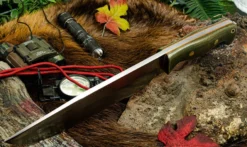 BARK RIVER KNIVES Bark River Bravo Crusader 3V Green Micarta - Orange Liners - Brass Pins (USA)